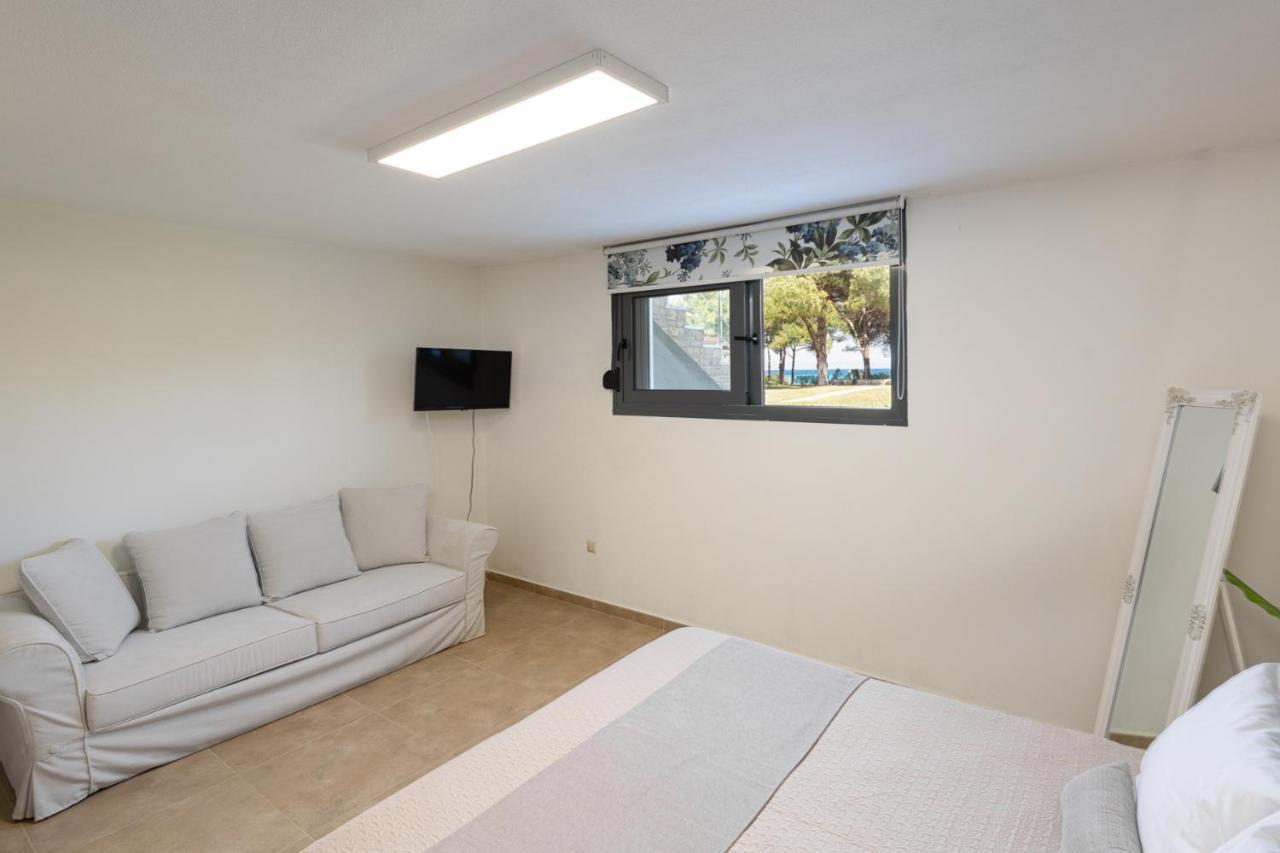 #flh - Amalthia & αthena Beachfront In Holiday home Pefkochori