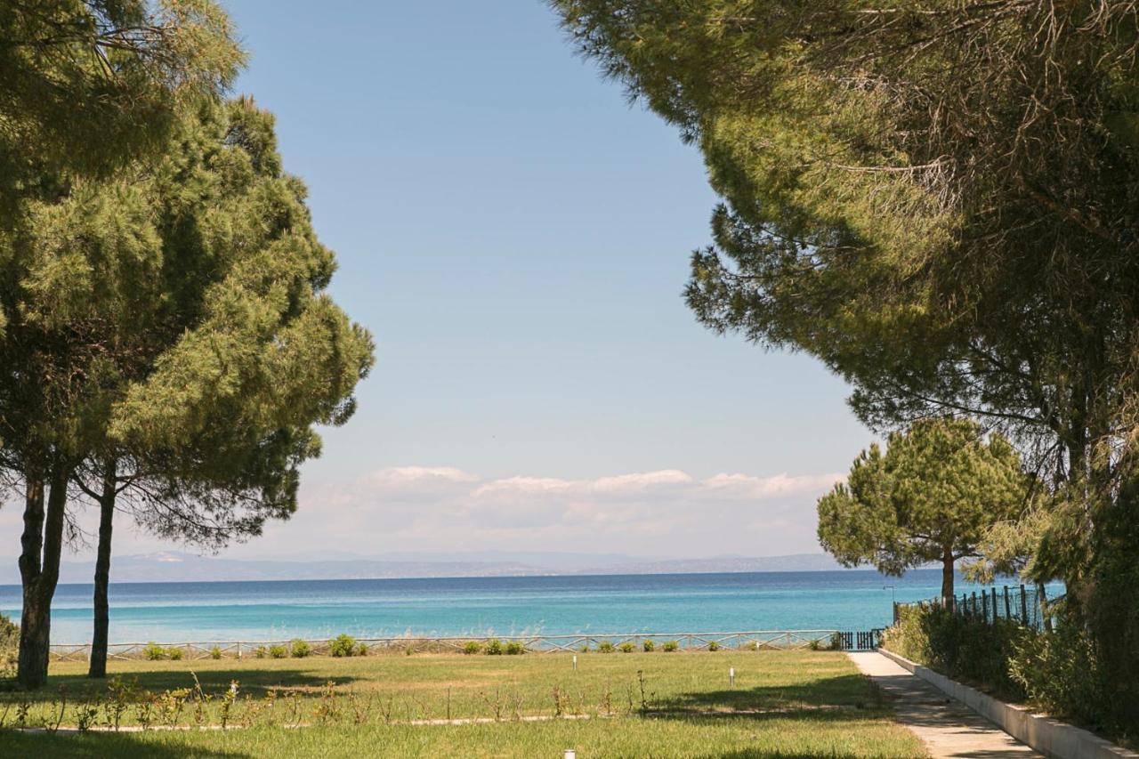#flh - Amalthia & αthena Beachfront In Holiday home Pefkochori